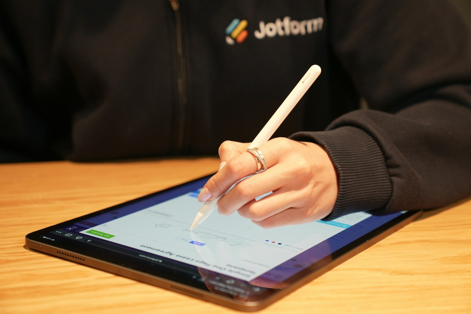 Etude Docusign : 3 Français sur 4 signent leurs contrats sans tout lire