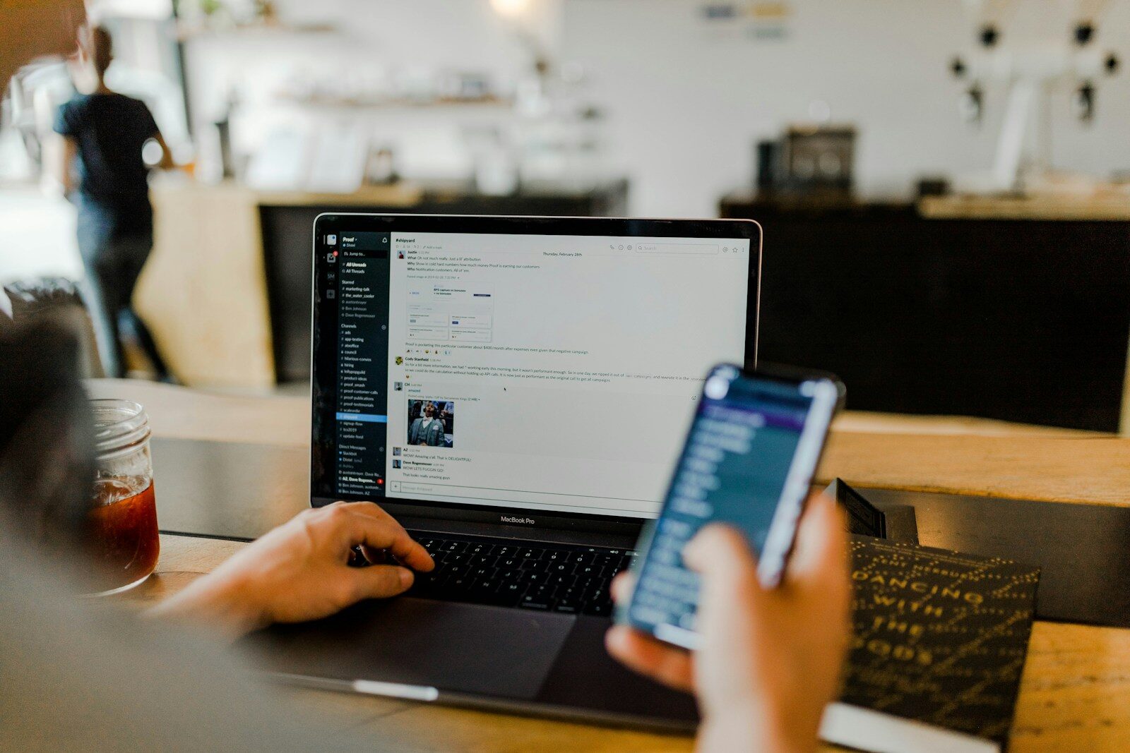Pourquoi l’IA va provoquer une consolidation massive du SaaS – 3 questions à Maxime Dubois, CEO de Nomadia